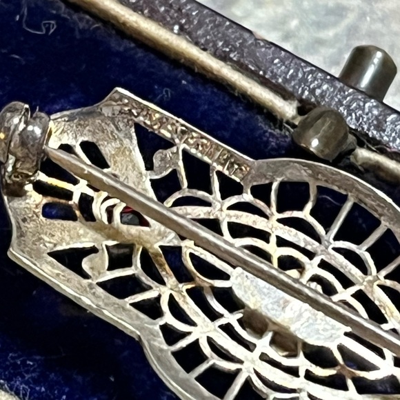 Art Deco Sterling Silver Ornate Design Small Pin With Pink Gems And Clear Gem - Picture 9 of 13